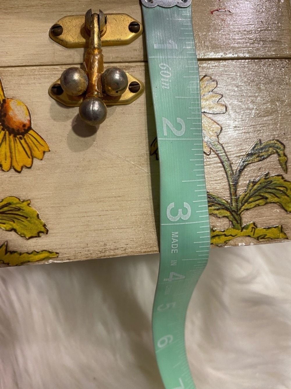 Vintage Cream Floral wooden Box Handbag with Daisy Motif - Picture 10 of 11